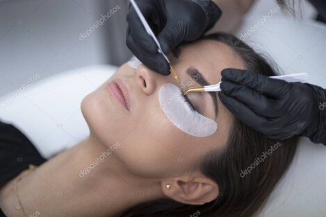 Lady having Lashes Applied